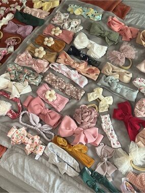 132 piece baby girl head accessories 
Like new condition a lot were not used